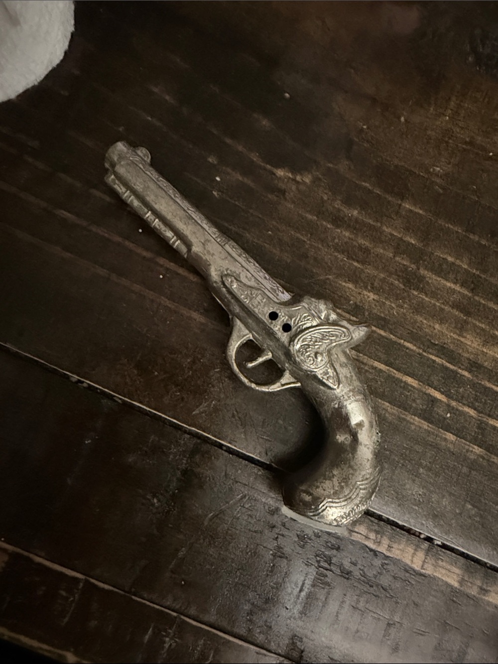 Gun salt and pepper shaker